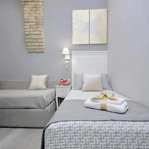 Roman Holiday Suites Konukevi